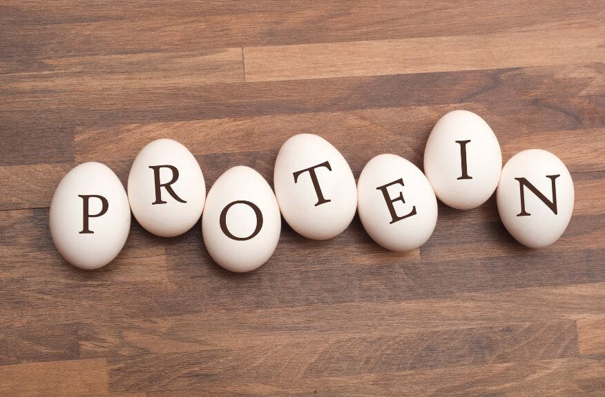 assumere proteine prima di dormire può aiutare?